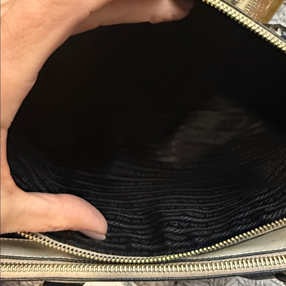 Prada Black and Cream Satchel
Saffiano Leather
Beautiful Handbag - Picture 10 of 12